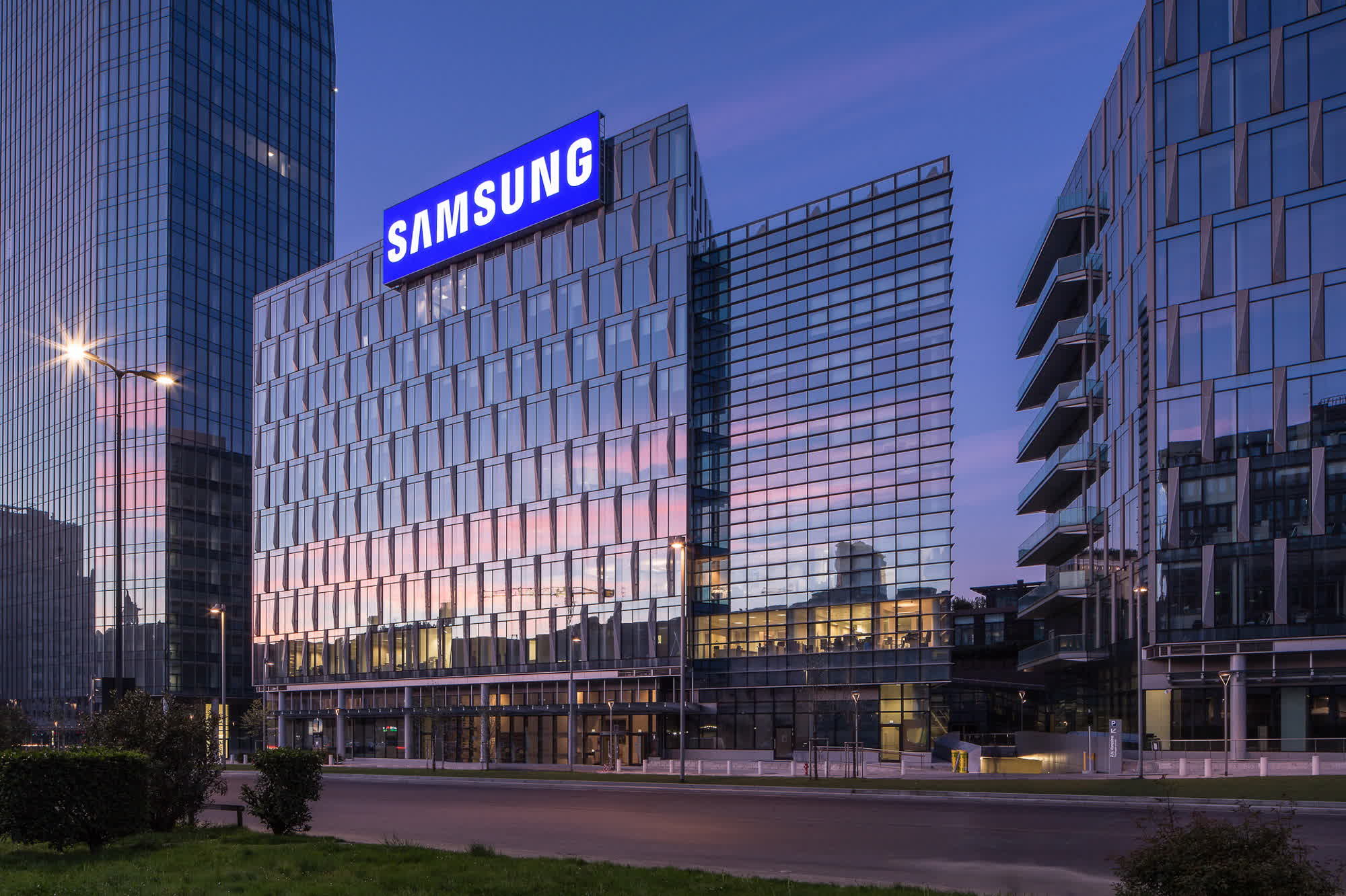 Samsung confirms there are no plans to sell foundry business, issues apology over missed profits